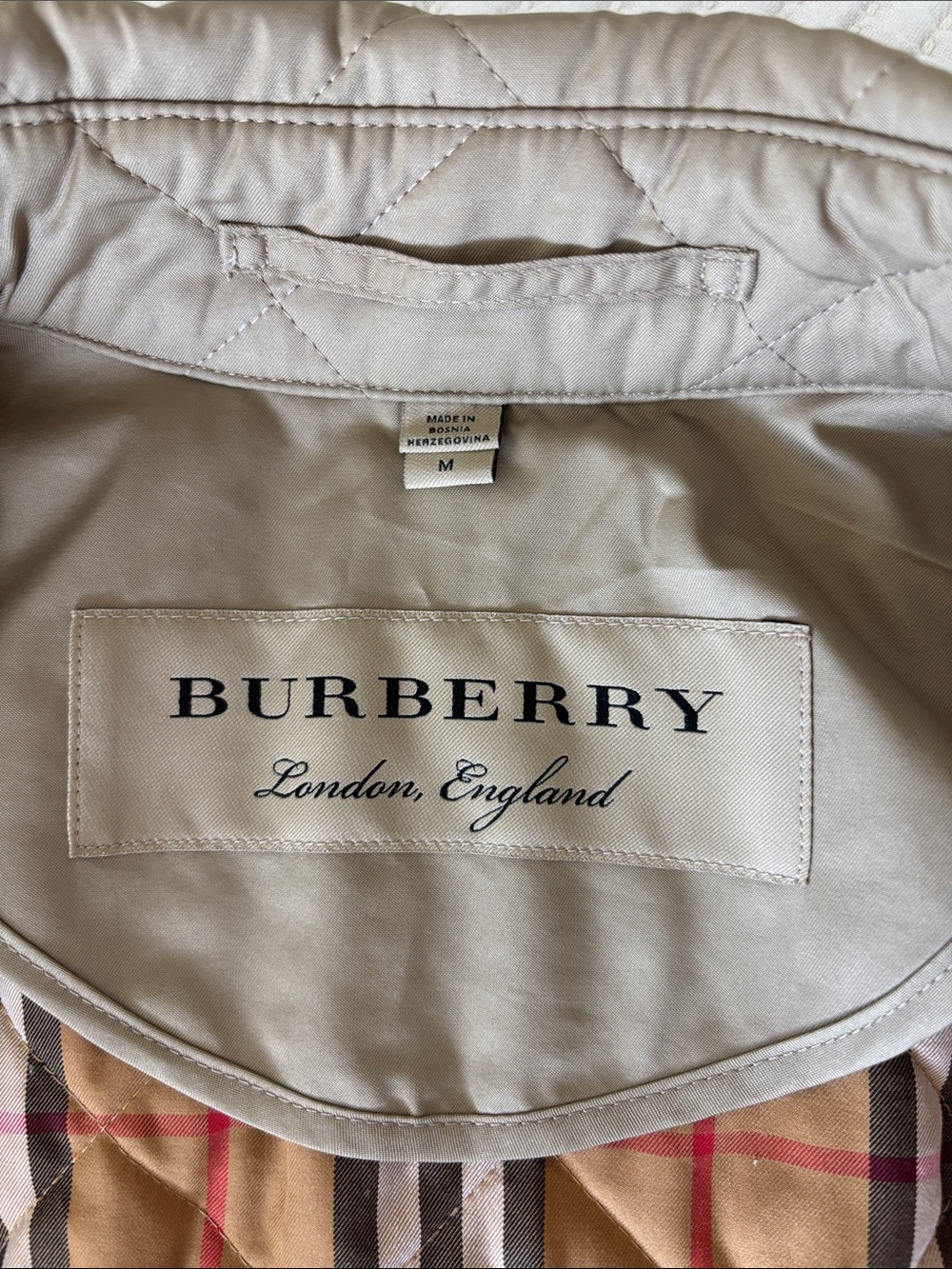 Burberry women’s quilted jacket Medium - Picture 4 of 10
